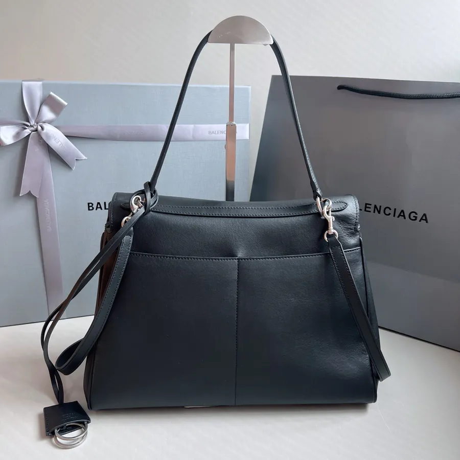 Baleenciag Rodeo Bucket Bag with Vintage Style