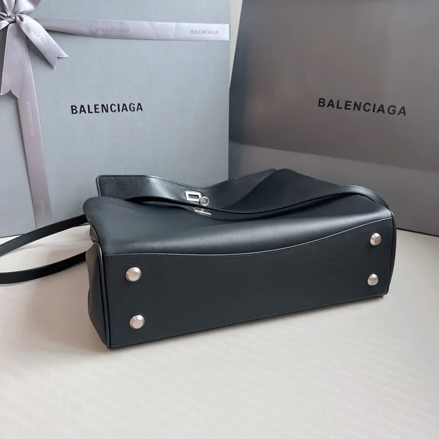 Baleenciag Rodeo Bucket Bag with Vintage Style