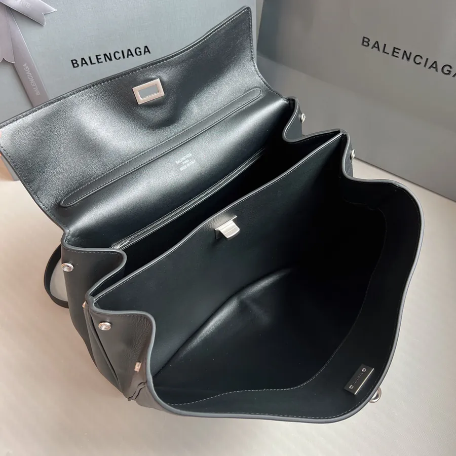 Baleenciag Rodeo Bucket Bag with Vintage Style