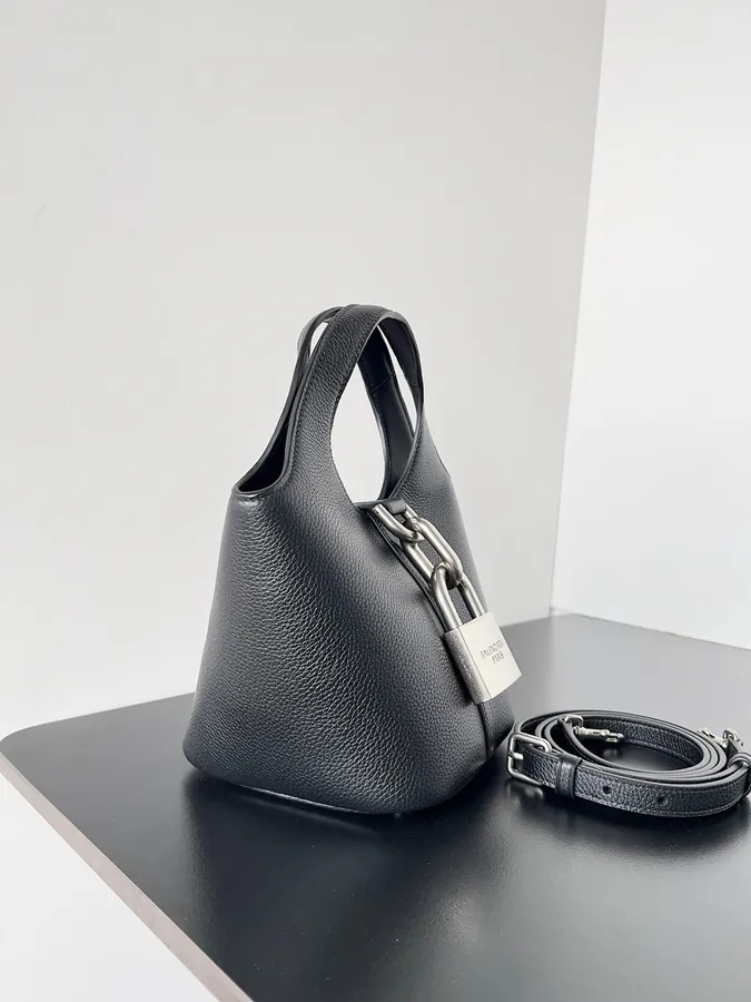 Lock Decor Loer Travel Bag