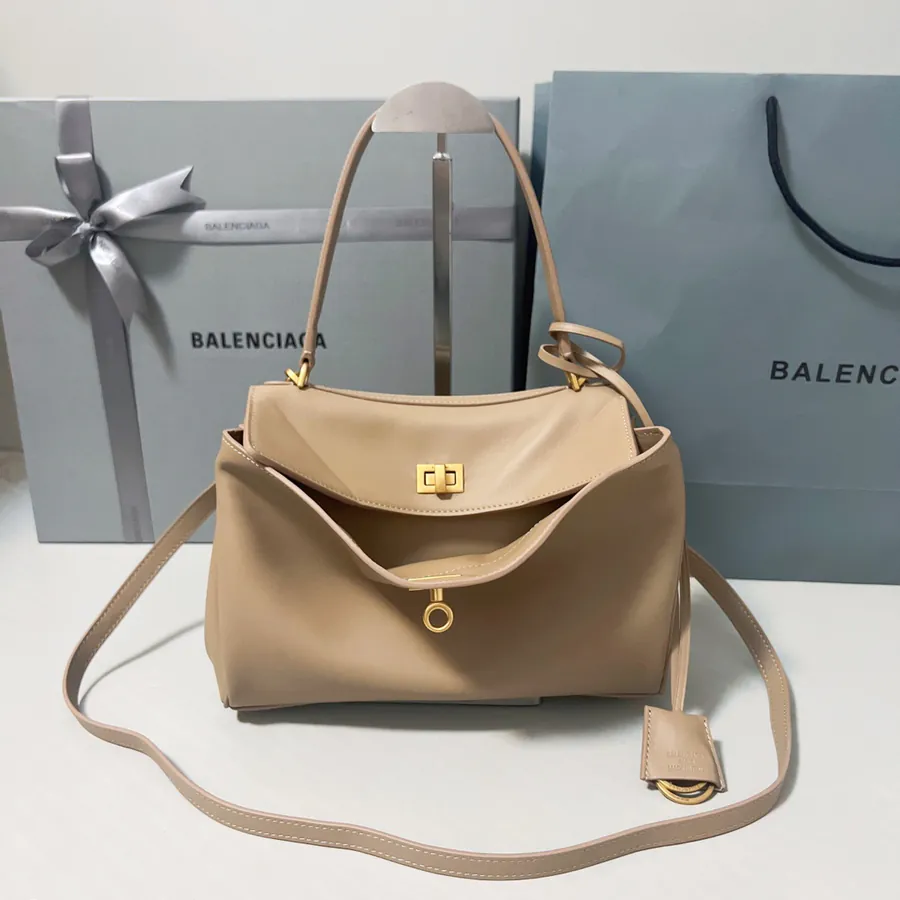 Baleenciag Rodeo Bucket Bag with Classic Design