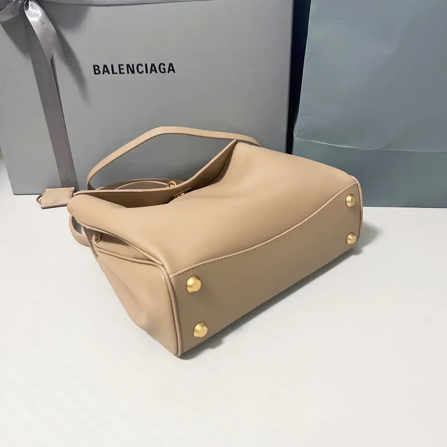 Baleenciag Rodeo Bucket Bag with Classic Design