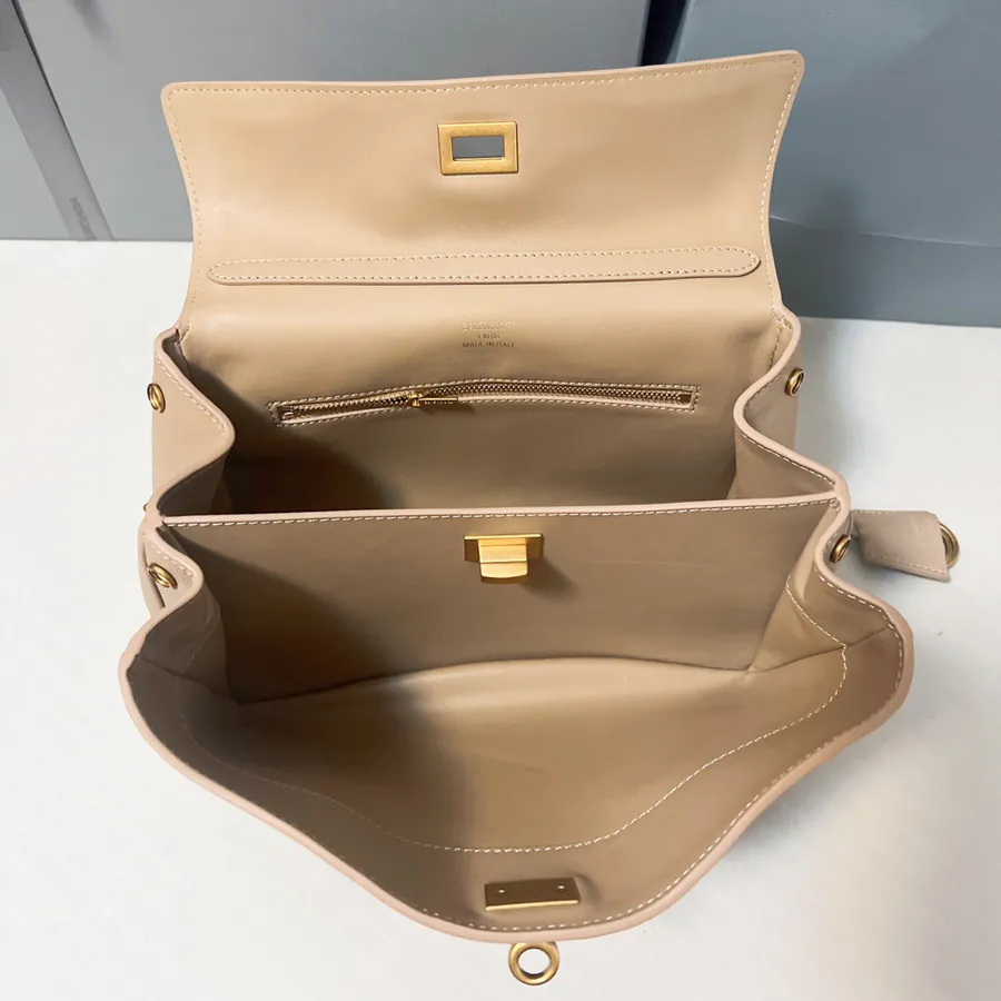 Baleenciag Rodeo Bucket Bag with Classic Design