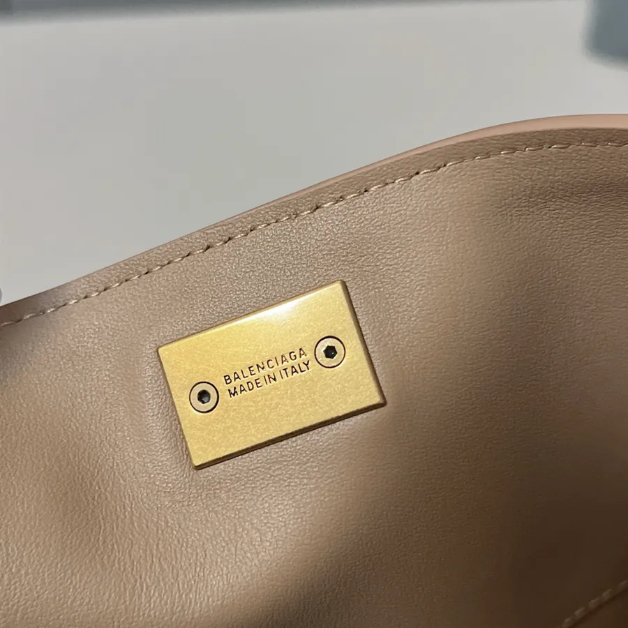 Baleenciag Rodeo Bucket Bag with Classic Design