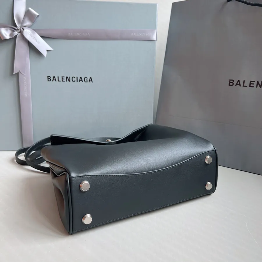 Baleenciag Rodeo Luxury Bucket Bag with Grained Calfskin