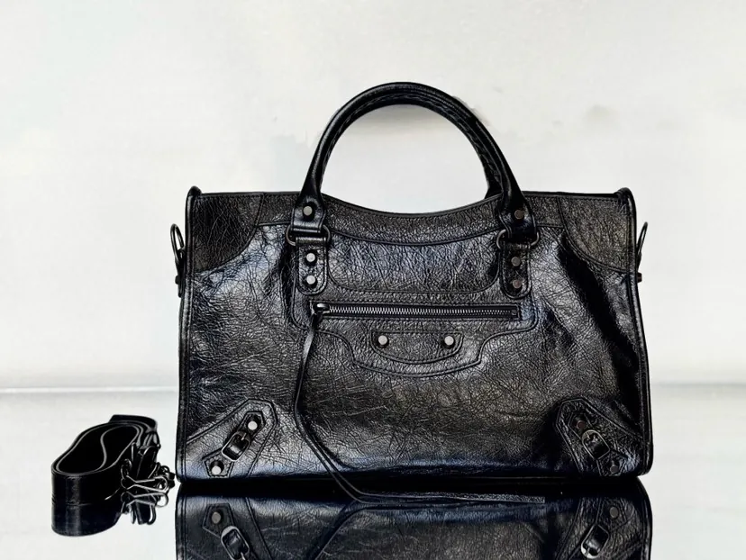 Le City Medium Black Zip