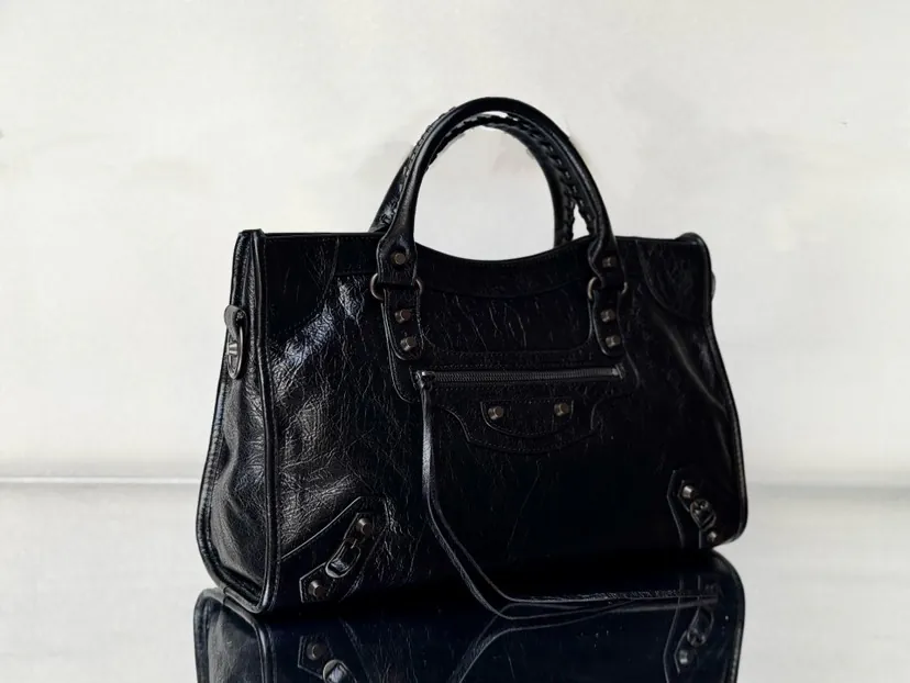 Le City Medium Black Zip