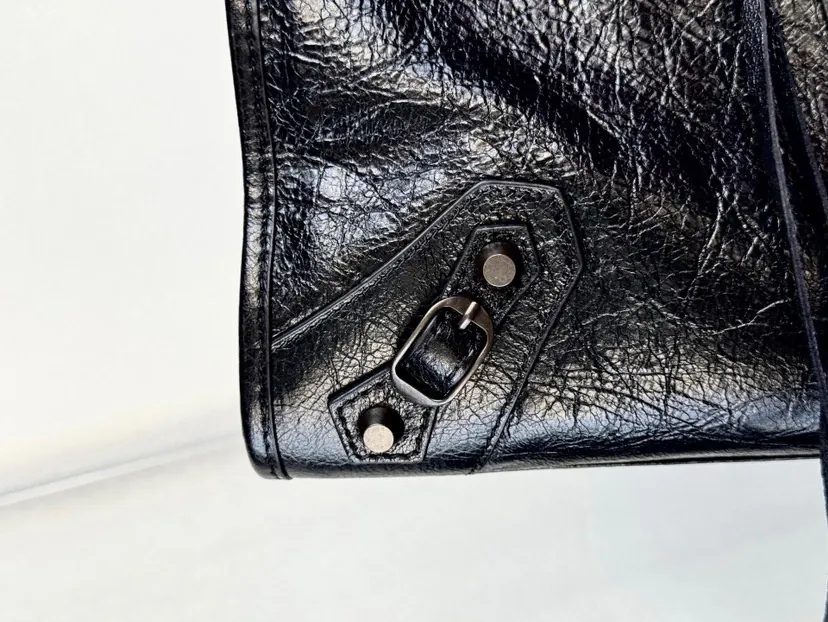 Le City Medium Black Zip
