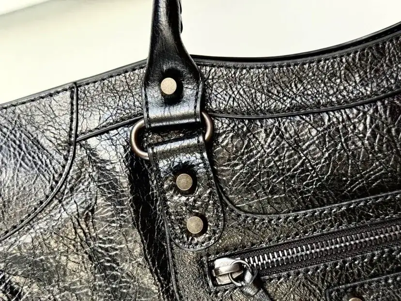 Le City Medium Black Zip