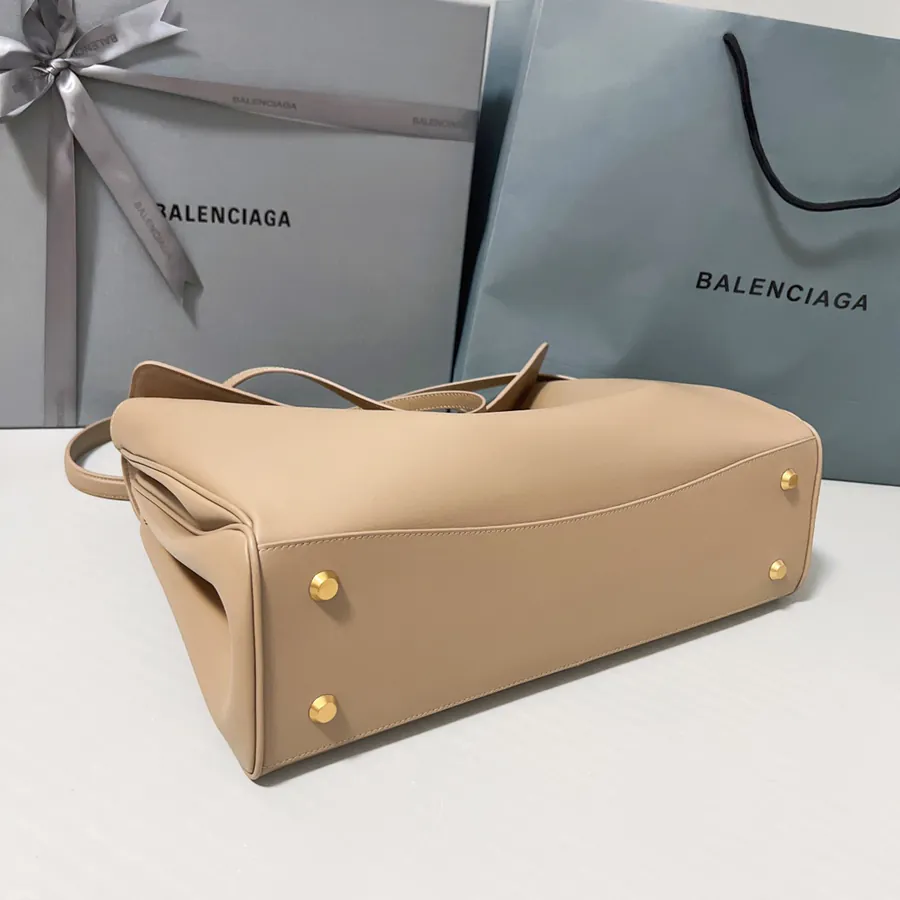 Baleenciag Rodeo Luxury Bucket Bag with Grained Calfskin