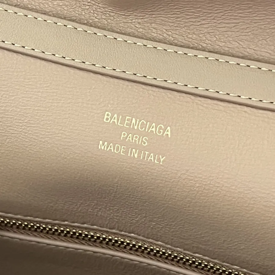 Baleenciag Rodeo Luxury Bucket Bag with Grained Calfskin