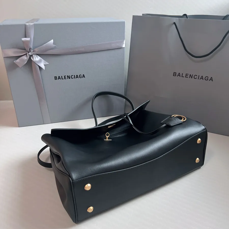 Baleenciag Rodeo Luxury Bucket Bag with Grained Calfskin