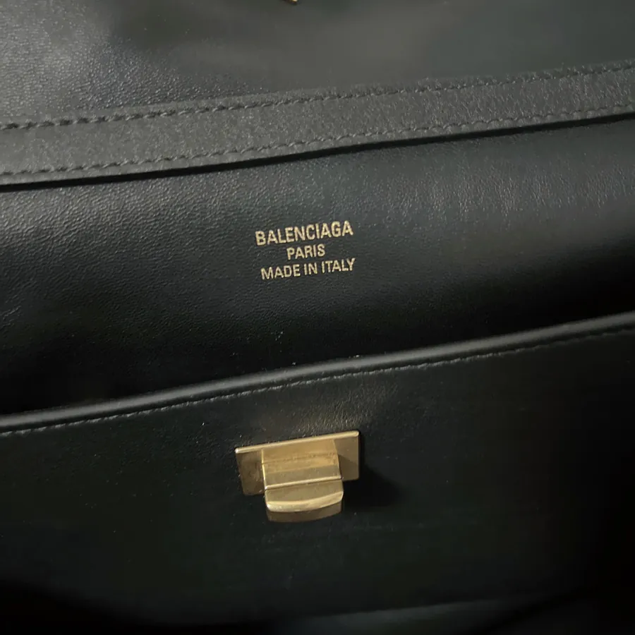 Baleenciag Rodeo Luxury Bucket Bag with Grained Calfskin