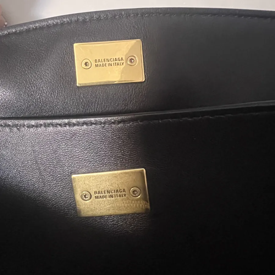 Baleenciag Rodeo Luxury Bucket Bag with Grained Calfskin
