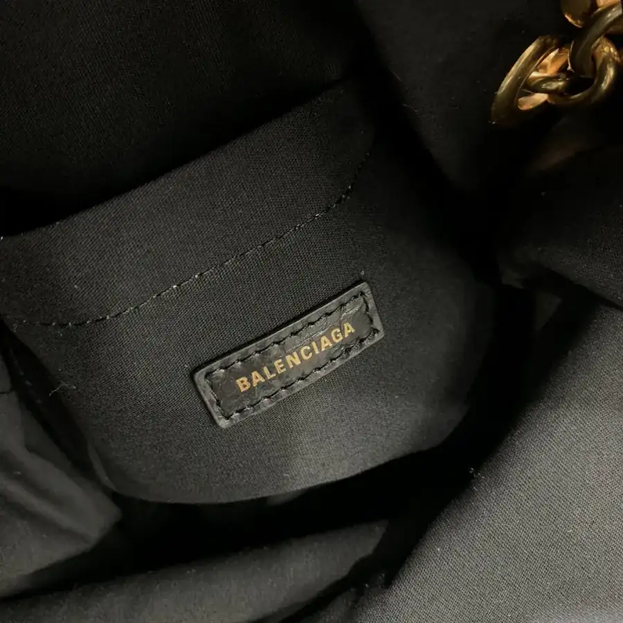BaleNCIAG Le Monaco Medium Oil Wax Black Gold
