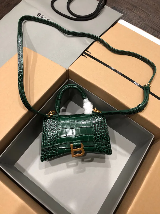 Balen Hourglass Green Sandbag with Adjustable Strap
