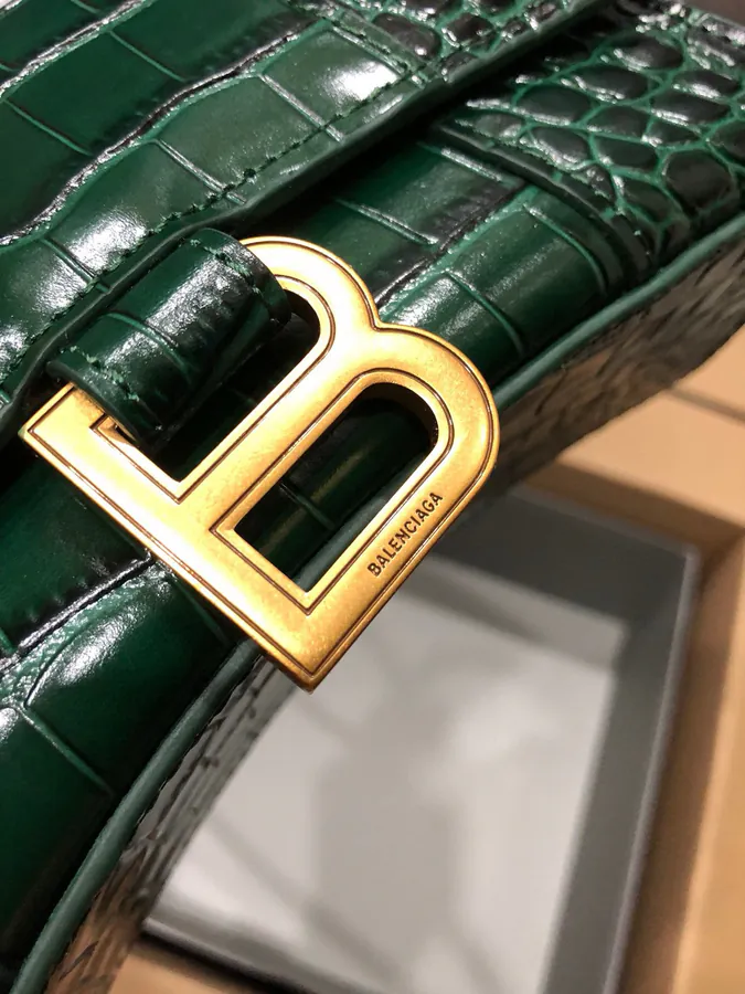 Balen Hourglass Green Sandbag with Adjustable Strap
