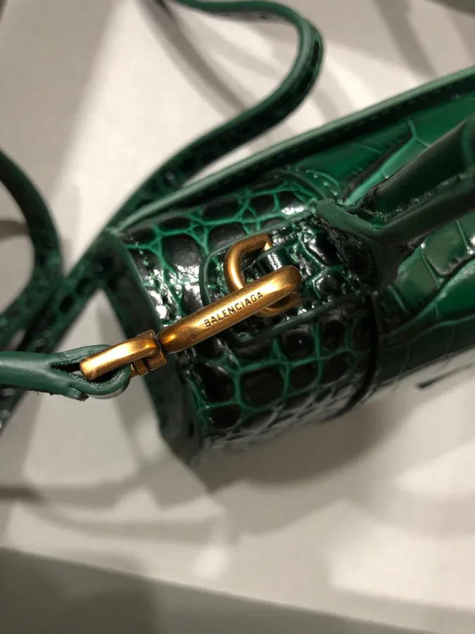 Balen Hourglass Green Sandbag with Adjustable Strap