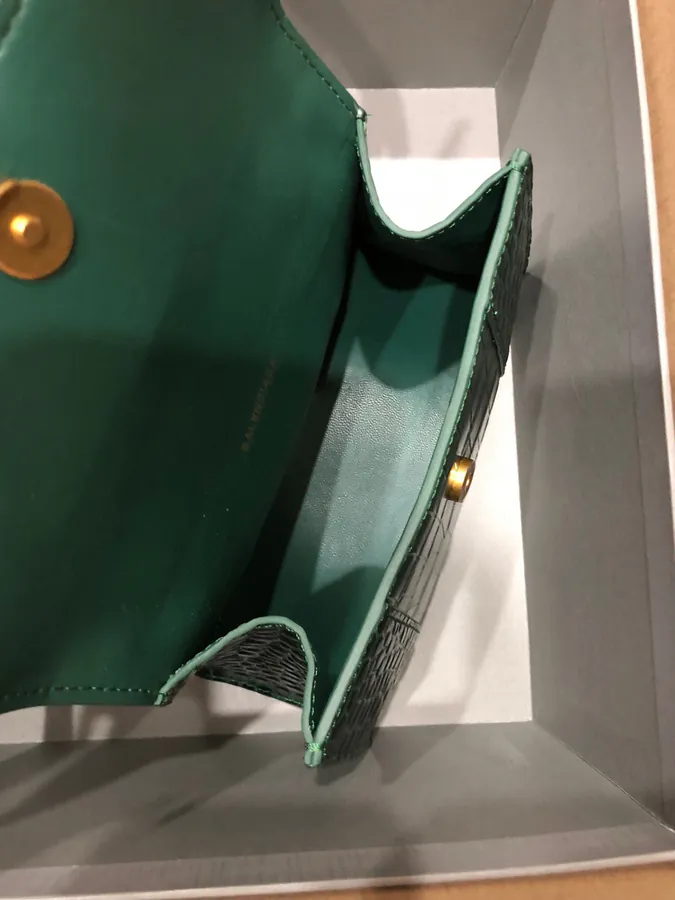 Balen Hourglass Green Sandbag with Adjustable Strap
