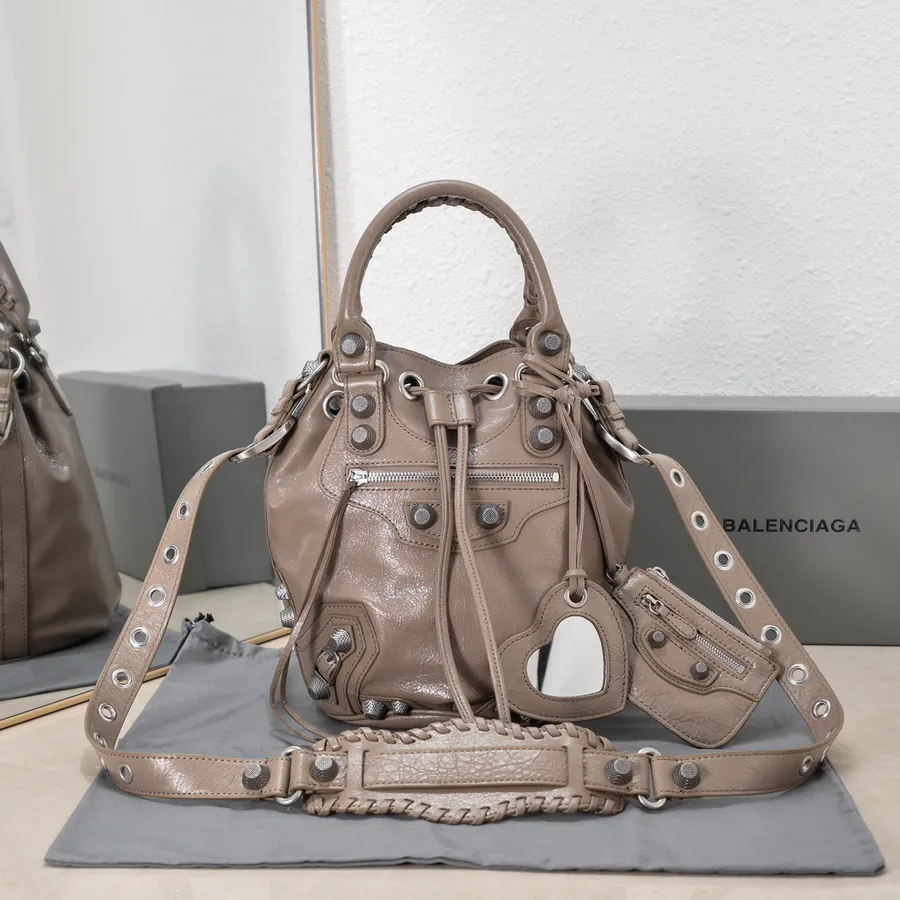 Balenciagα Paris New Bucket Bag