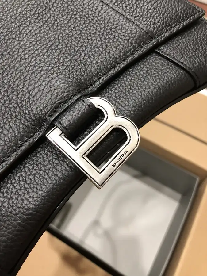 Balenciagα Hourglass Sandbag Black Grained Calfskin