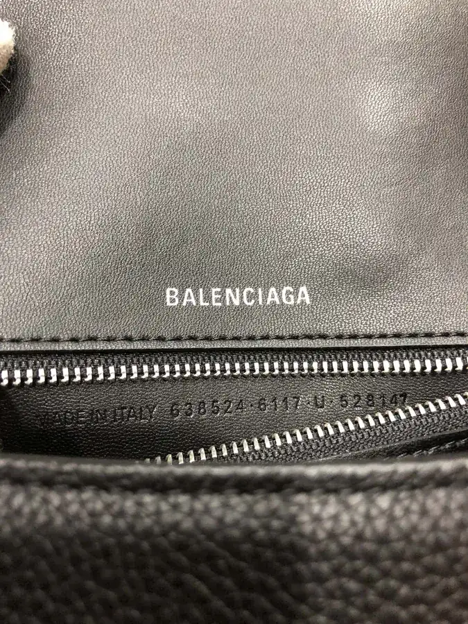 Balenciagα Hourglass Sandbag Black Grained Calfskin