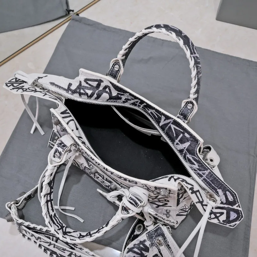 Baleenciag Le Cagolé Semi Moon Handbag