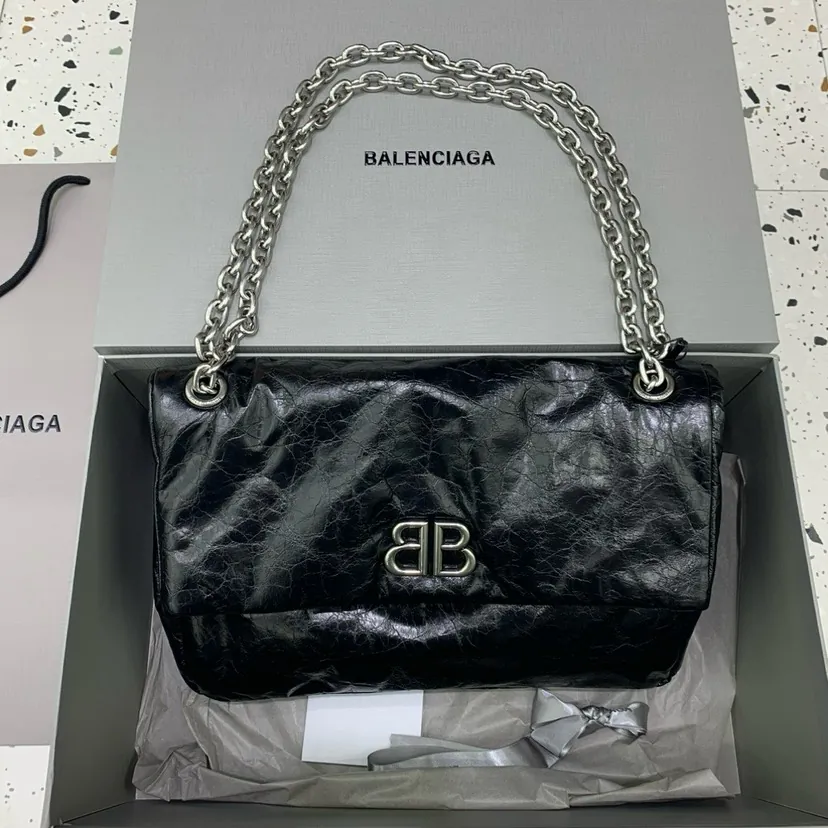 BaleNCIAG Le Monaco Bucket Bag Medium Size