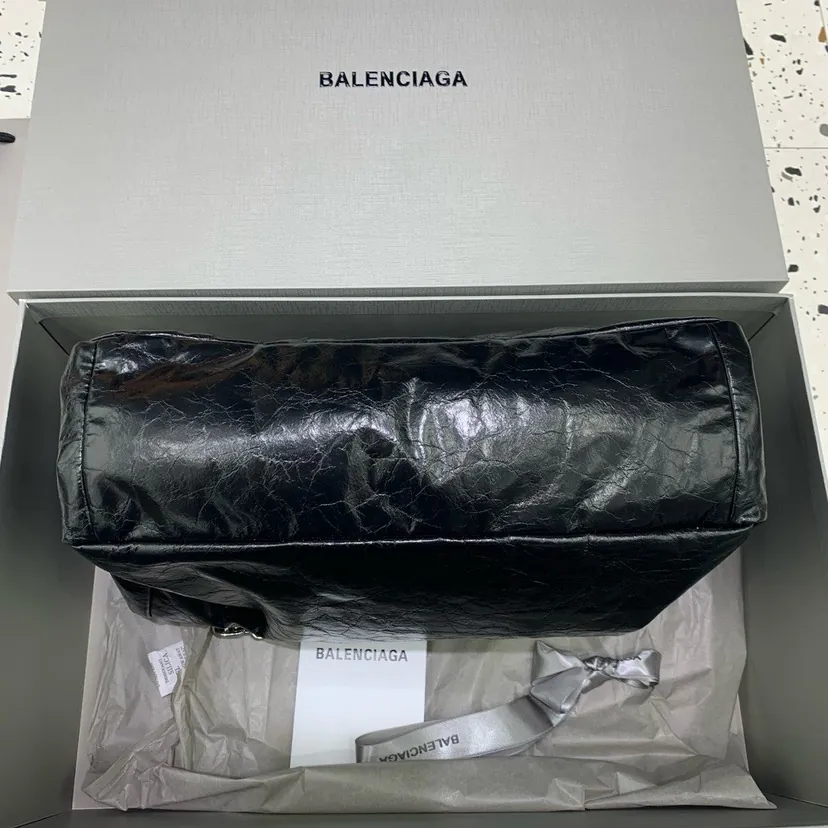 BaleNCIAG Le Monaco Bucket Bag Medium Size