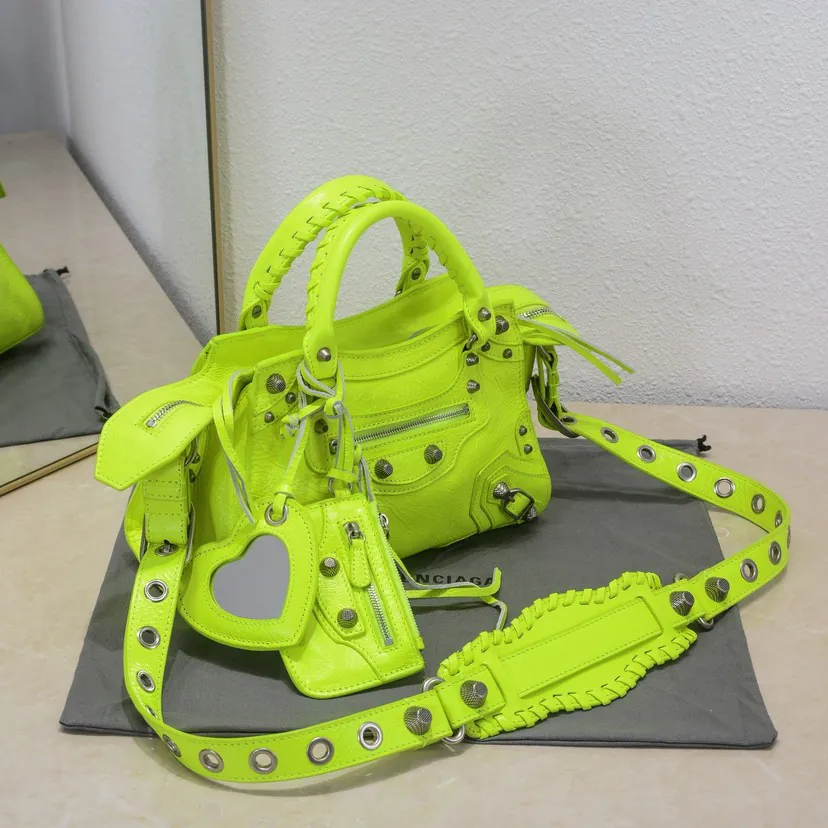 Balenciagα Paris New Neo Cagole Motorcycle Bag with Heart Mirror