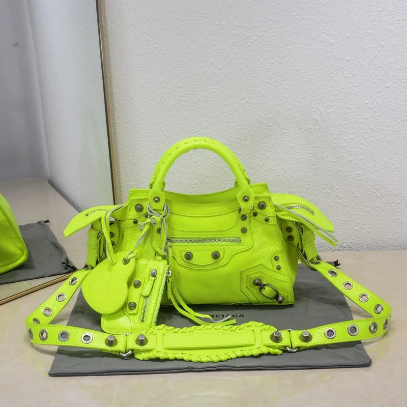 Balenciagα Paris New Neo Cagole Motorcycle Bag with Heart Mirror