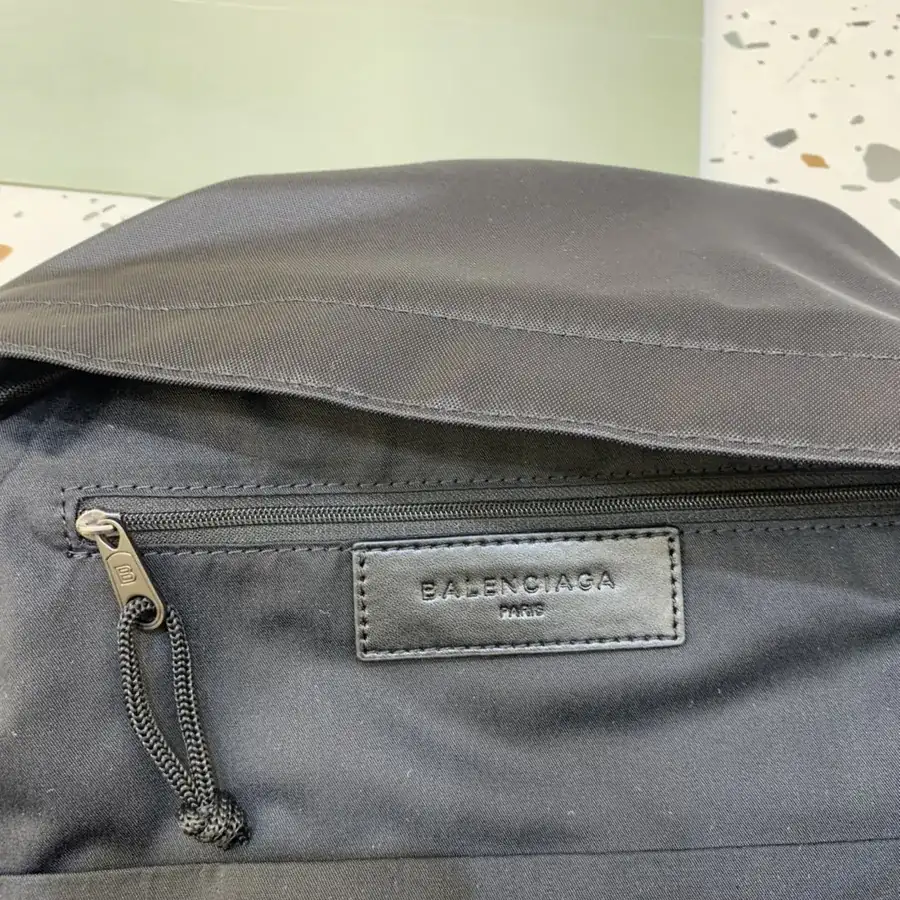 Balen Shoulder Bag Premium Street Style