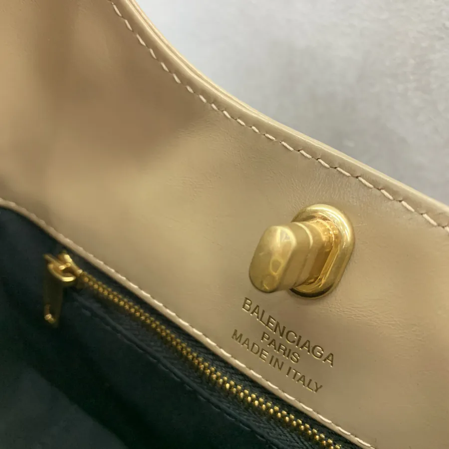 Parisian Hobo Bag 2024 Season, Stylish and Versatile Crossbody