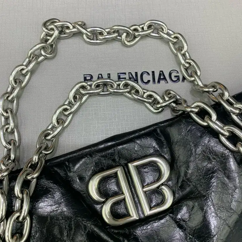 BaleNCIAG Le Monaco Medium Bag | Grained Calfskin Chain Clutch
