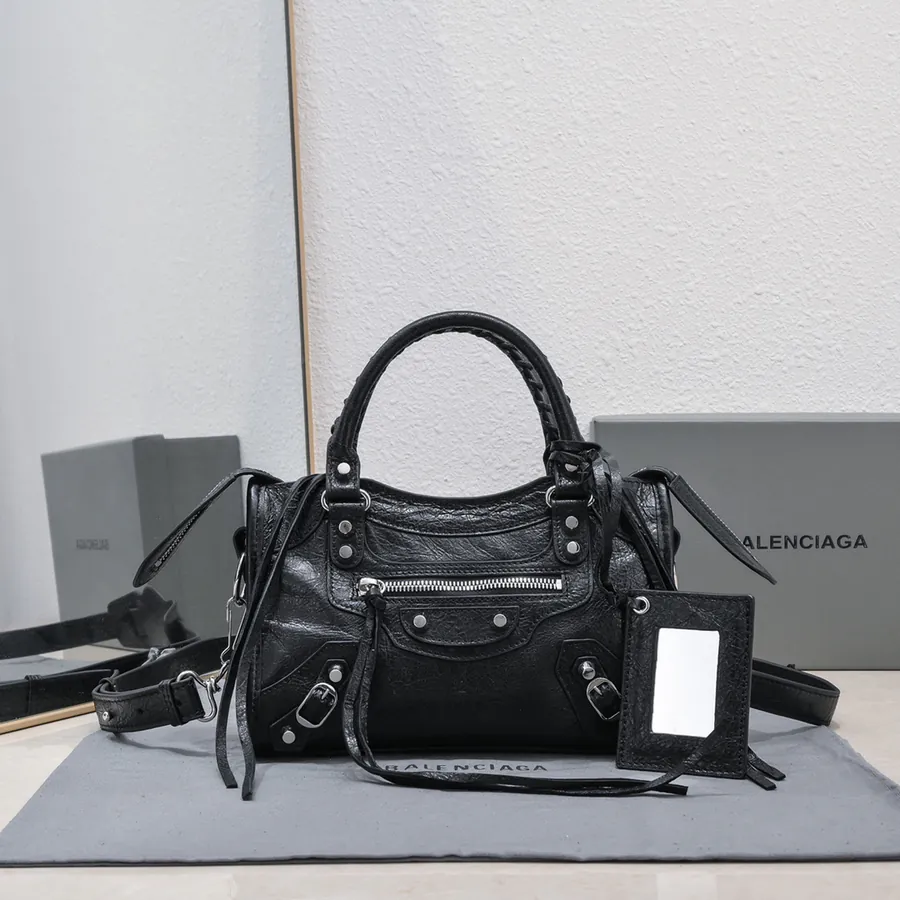 Barja Classic Motorcycle Bag in Black with Silver Nails