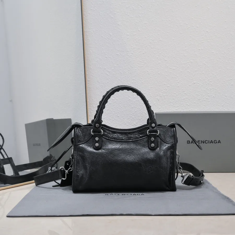 Barja Classic Motorcycle Bag in Black with Silver Nails