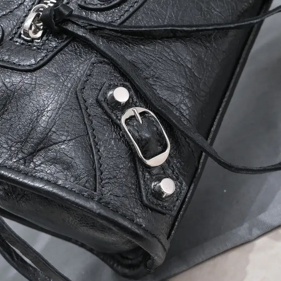 Barja Classic Motorcycle Bag in Black with Silver Nails