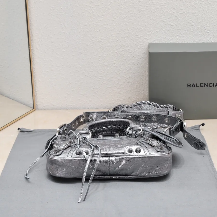 Barja's Latest Neo Cagole Motorcycle Bag