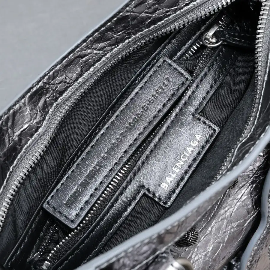Barja's Latest Neo Cagole Motorcycle Bag