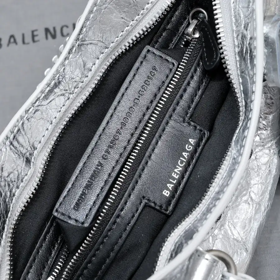 Barja's Newest Neo Cagole Motorcycle Bag