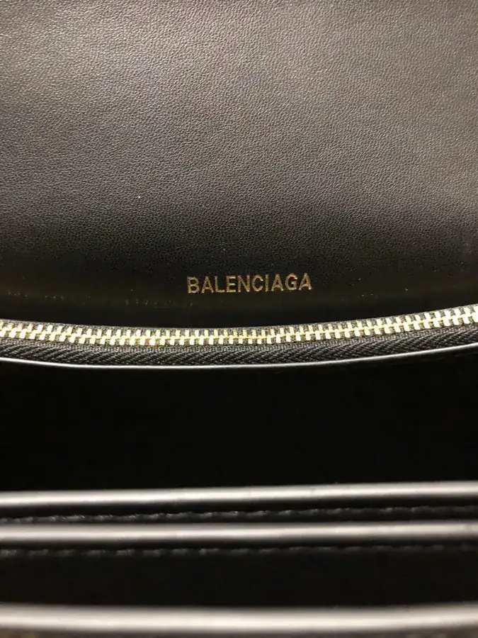 BaleNCIAG Crush Sand漏 Chain Bag with Gold Clasp