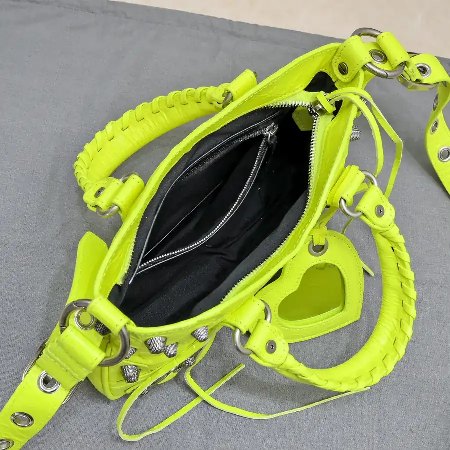 Barja's Newest Neo Cagole Motorcycle Bag
