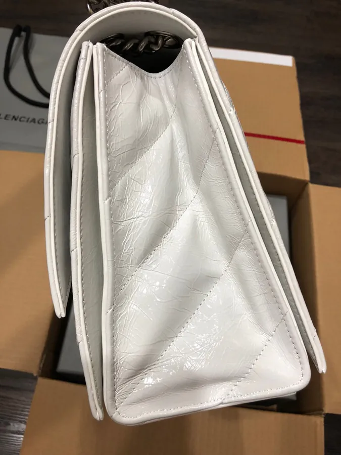 BaleNCIAG Crush Sand漏 Chain Bag White with Silver Buckles