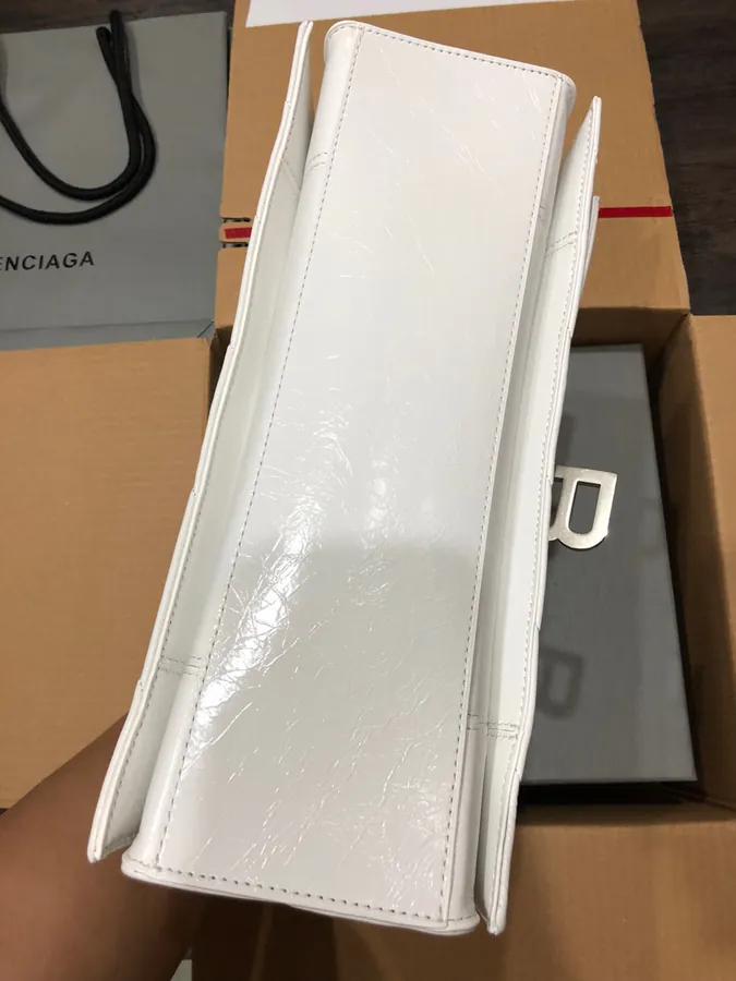BaleNCIAG Crush Sand漏 Chain Bag White with Silver Buckles