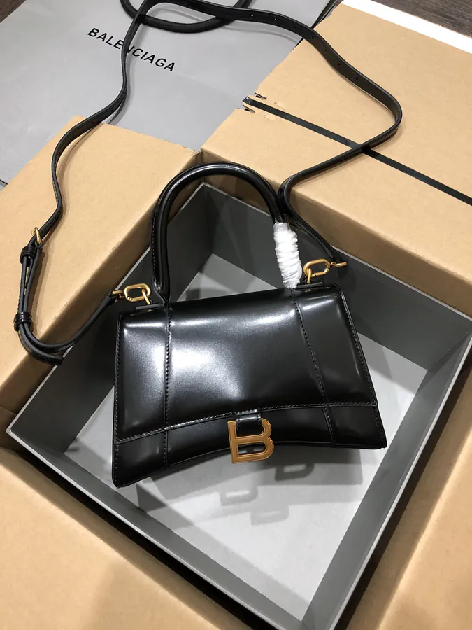 Balenciagα Hourglass Sandbag Black Smooth Leather with Gold Zip