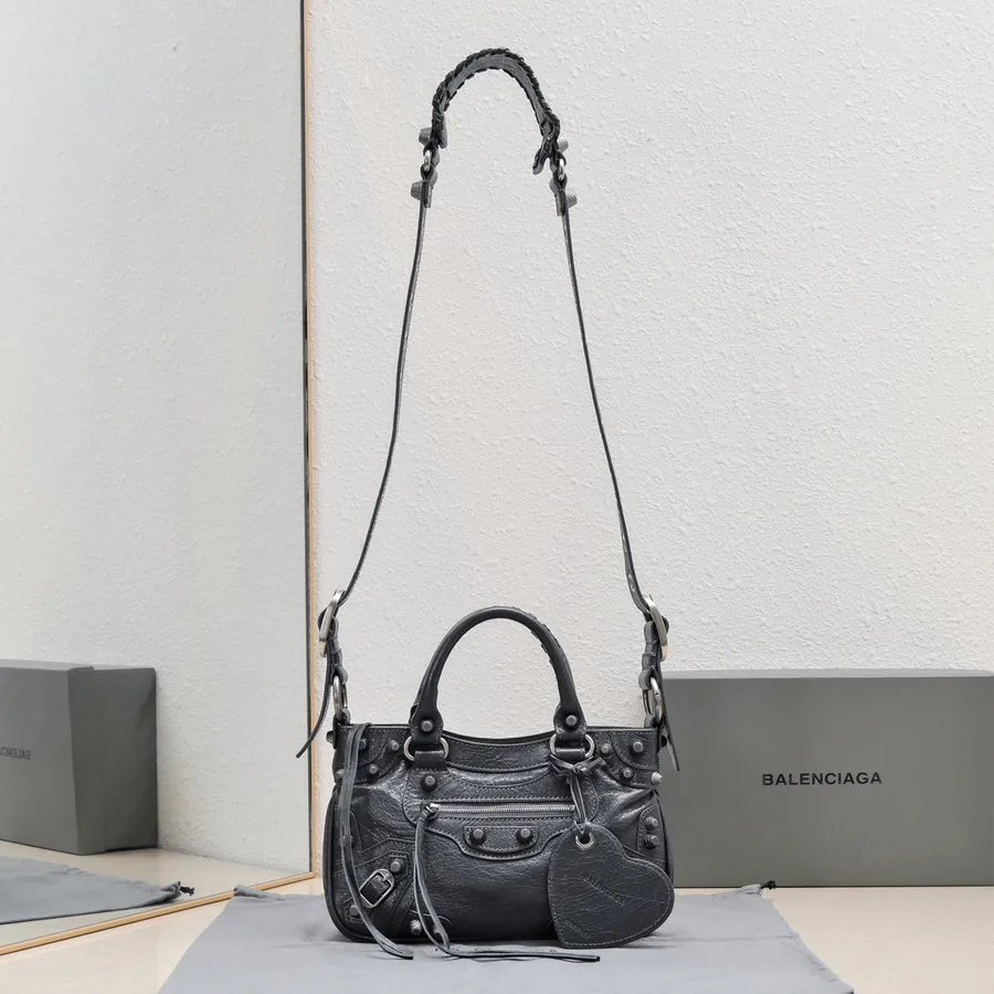 Barja's Latest Neo Cagole Motorcycle Bag