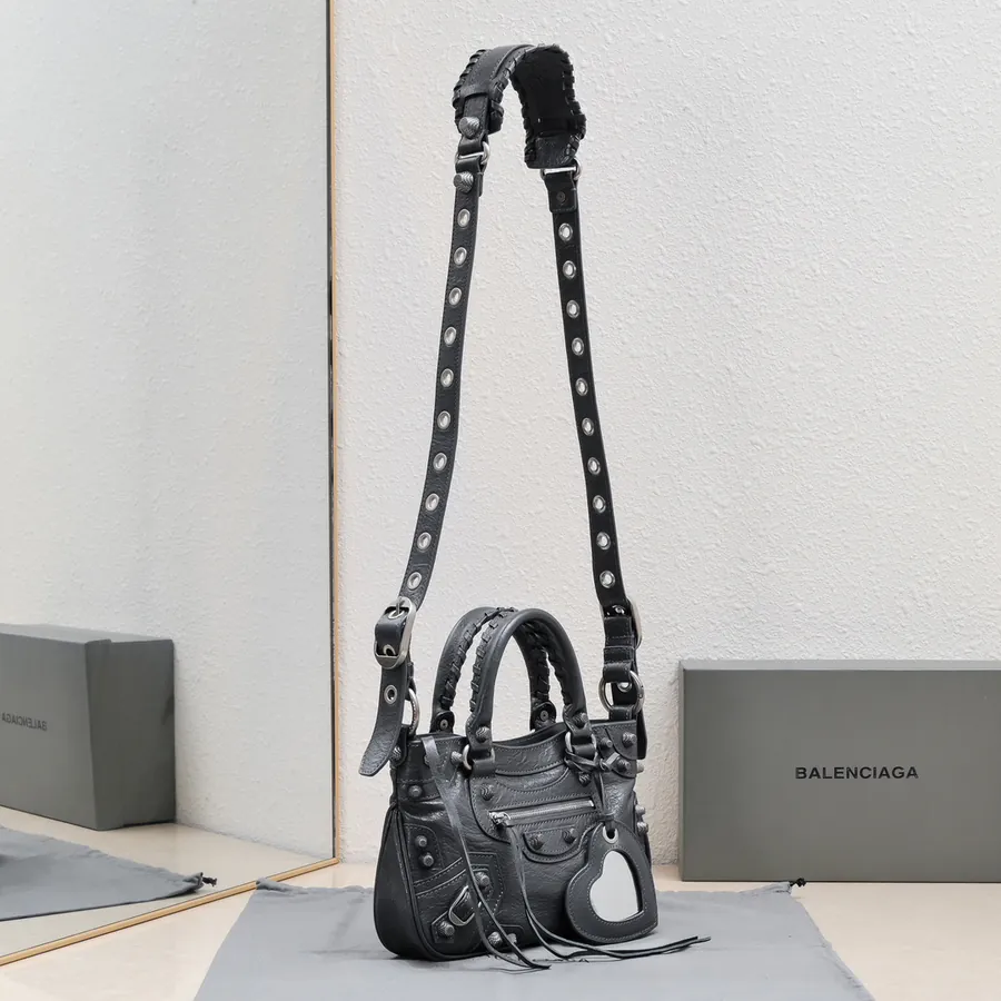 Barja's Latest Neo Cagole Motorcycle Bag