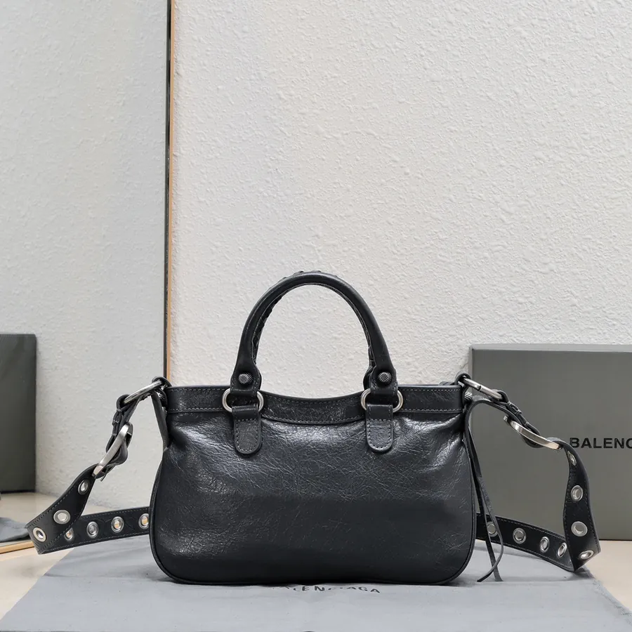 Barja's Latest Neo Cagole Motorcycle Bag