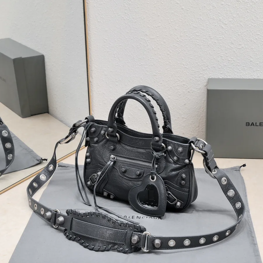 Barja's Latest Neo Cagole Motorcycle Bag