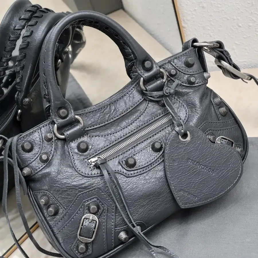 Barja's Latest Neo Cagole Motorcycle Bag
